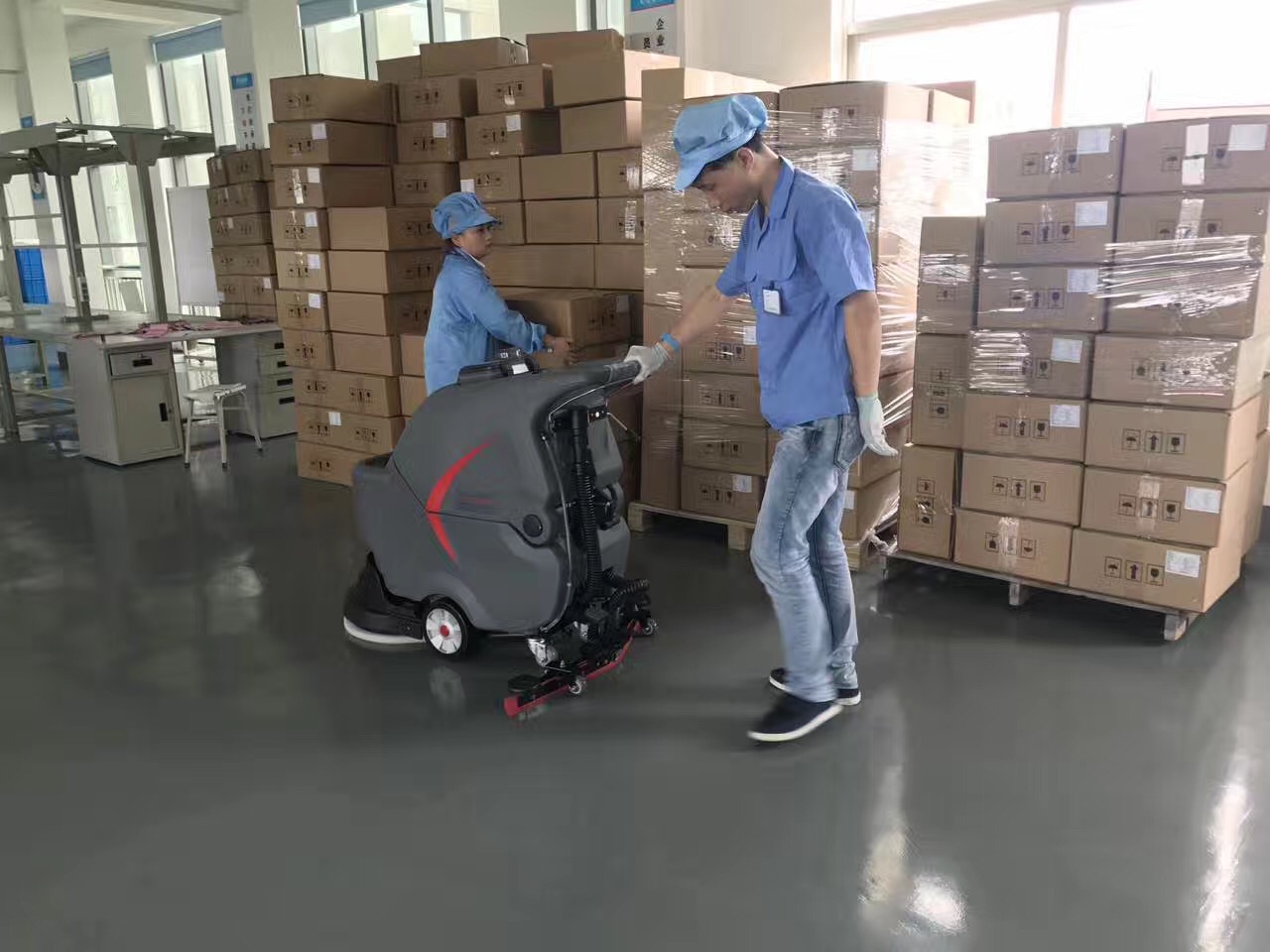 怎么购买选择一台好的手推式洗地机