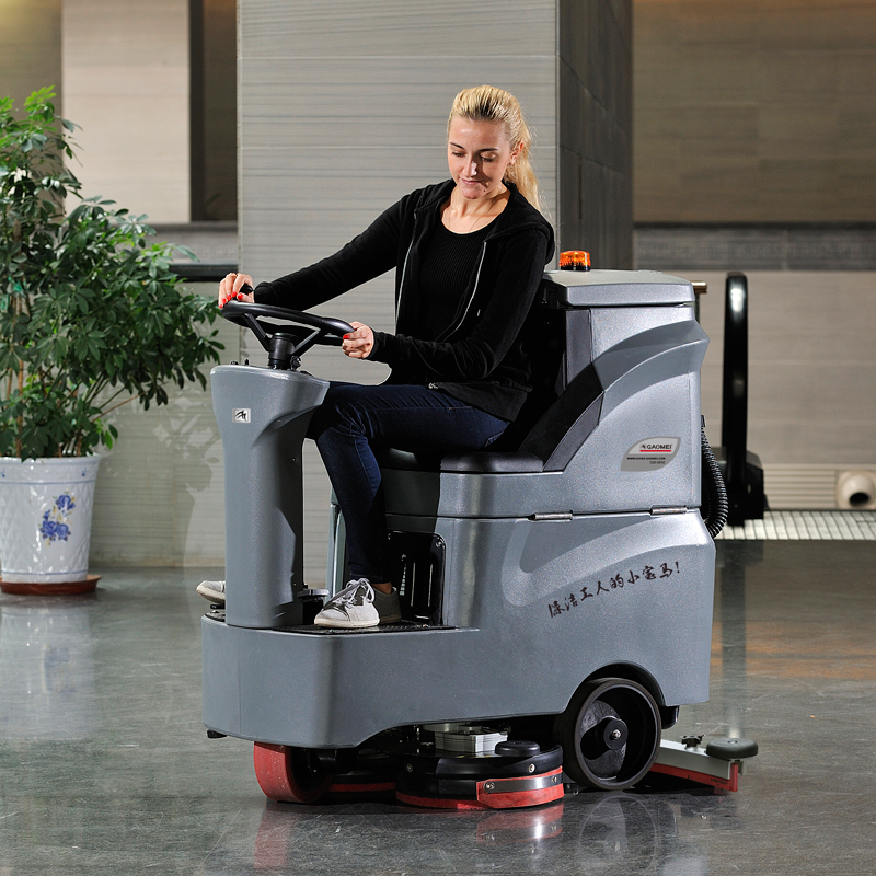 驾驶式洗地机是怎么完成清洁工作的？