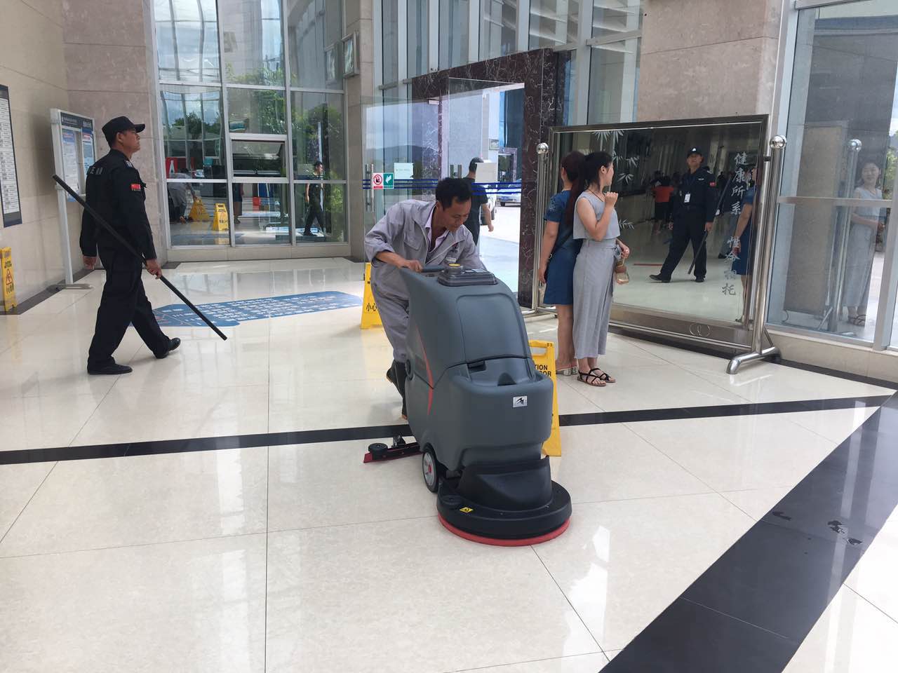 地铁车站清洁可以用自动洗地机吗？