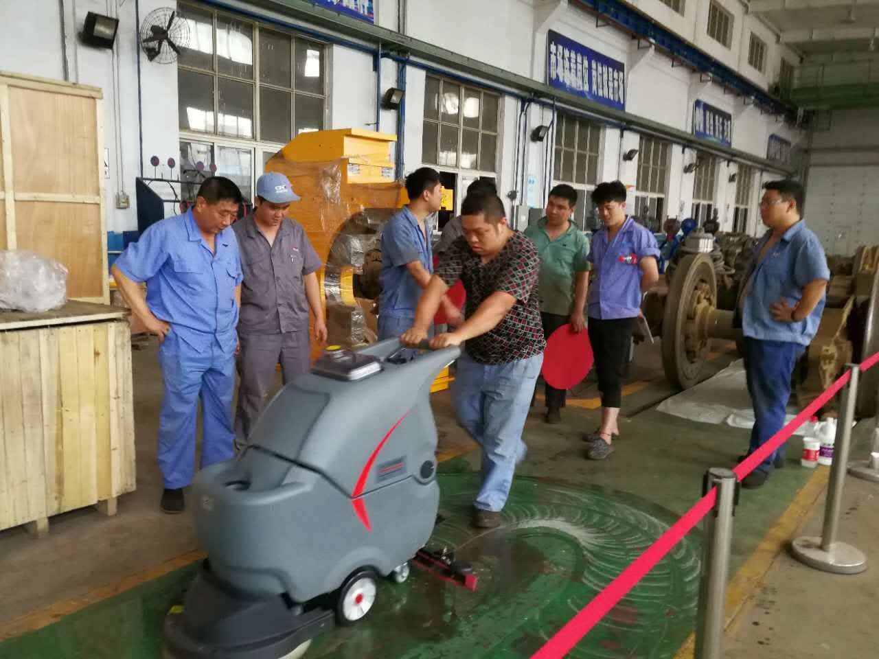 酒店使用自动洗地机技巧