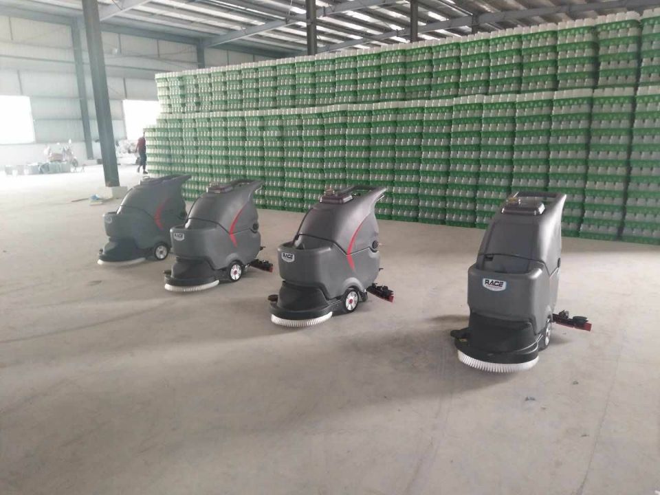 地面卫生清洁用什么设备-恒盛娱乐擦地机可以吗？