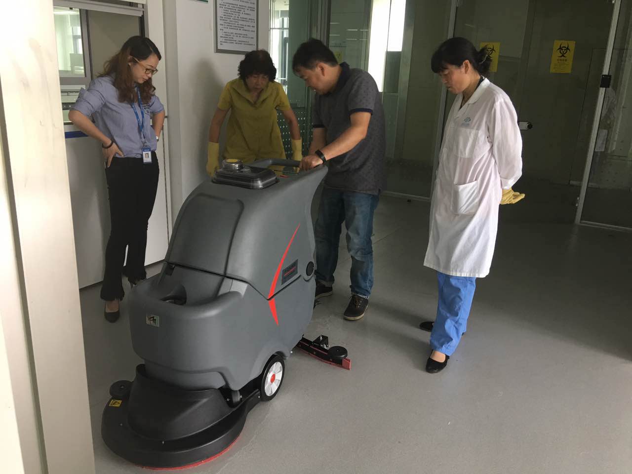 全自动洗地机清洁水磨石地面怎么样