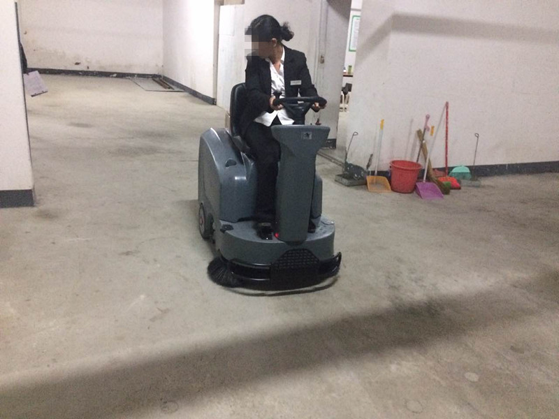 扫地车