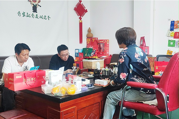 速盈娱乐坚果厂与刘总洽谈坚果贴牌代工