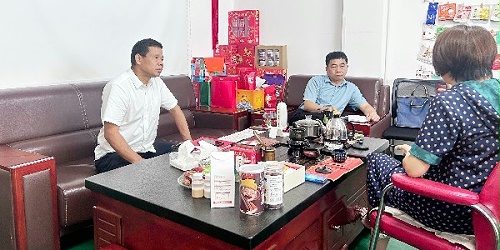 速盈娱乐坚果OEM贴牌代工厂与邓总洽淡坚果贴牌代工