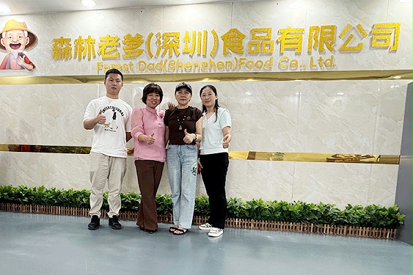 五谷丰余总携手速盈娱乐杨总，洽淡坚果礼盒定制合作事宜