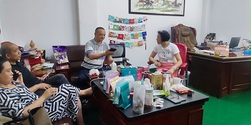 速盈娱乐混合坚果加工厂跟珠海叶总洽谈坚果代工事宜