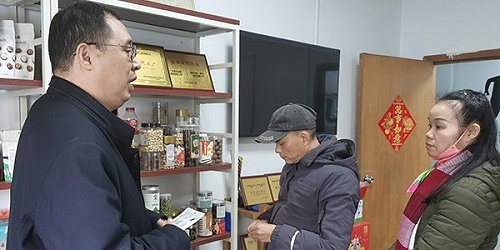 速盈娱乐每日坚果代工厂与李总洽淡坚果年货礼盒定制