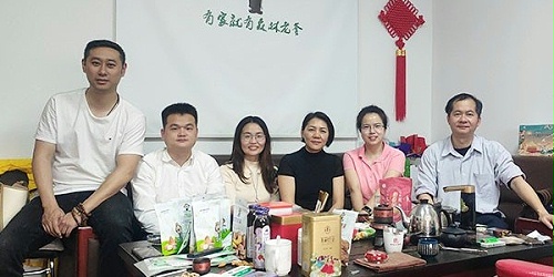 速盈娱乐坚果果干加工厂与各行业企业负责人交流学习