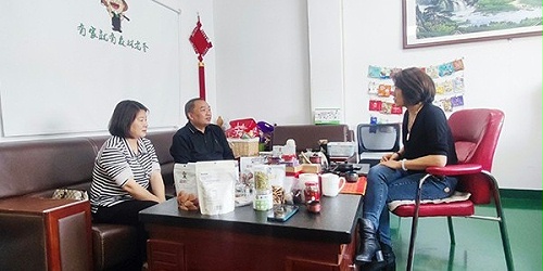 速盈娱乐坚果代工厂与舒总洽淡坚果年货定制