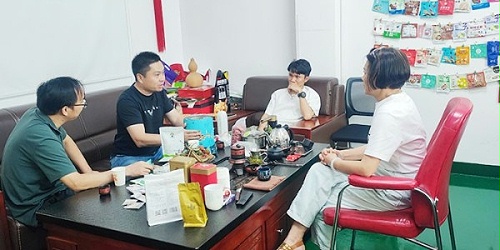 速盈娱乐坚果加工厂 跟珠海郝总和欧阳总洽谈每日坚果代加工