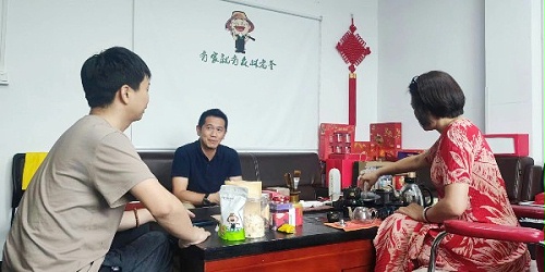 速盈娱乐坚果OEM贴牌代工厂与邱总洽淡坚果加工