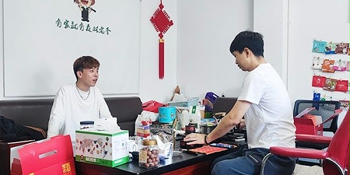 速盈娱乐坚果加工厂 与程总洽谈坚果代加工