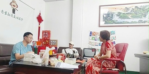 速盈娱乐坚果加工厂与陈总洽淡坚果加盟代理事宜