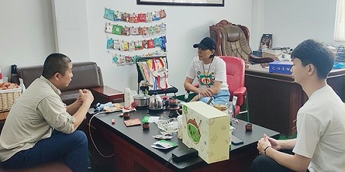 珠海董总在7月6号光临速盈娱乐了解坚果礼盒代工项目