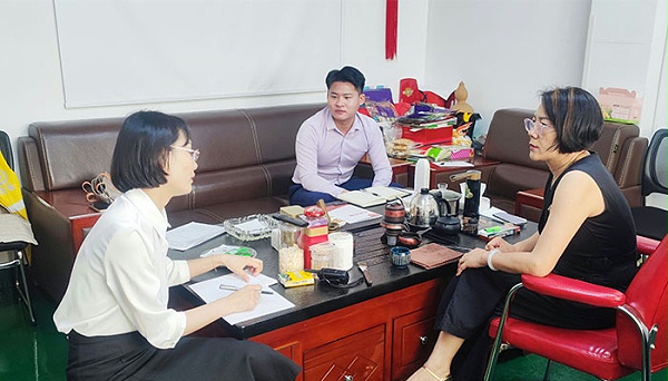 速盈娱乐坚果加工厂跟许总洽谈坚果代工事宜