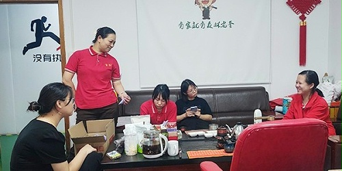 速盈娱乐珠海坚果加工厂与余总洽淡每日坚果定制