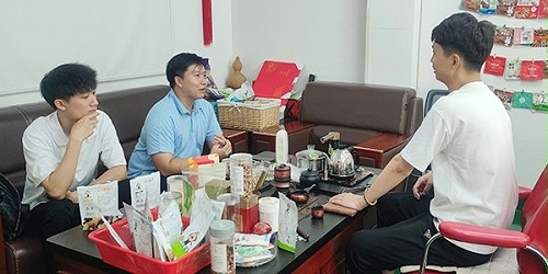 珠海邹总光临速盈娱乐了解坚果代工项目