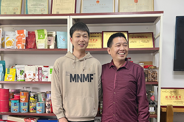速盈娱乐坚果厂与谢总洽淡坚果代工