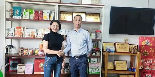 速盈娱乐每日坚果代工厂与珠海王总洽谈坚果炒货代工事宜