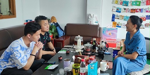 速盈娱乐坚果代工厂与陈总洽谈抖音直播带货合作