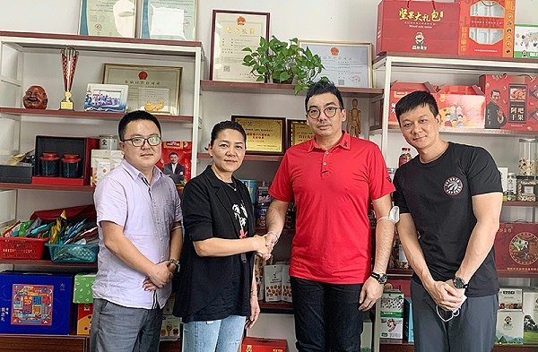 速盈娱乐坚果代工厂与珠海嘉宝陈总一行人