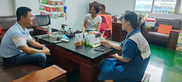 速盈娱乐坚果加工厂与马总洽谈坚果代加工