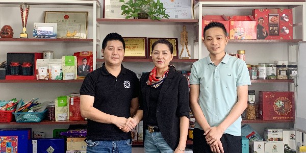 速盈娱乐与珠海市张总洽谈坚果礼盒代工
