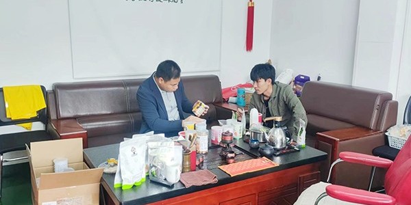 速盈娱乐坚果加工厂与王总洽谈坚果贴牌代工