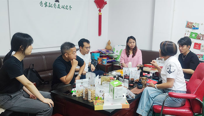 速盈娱乐坚果加工厂 跟珠海易总一行人洽谈坚果代加工