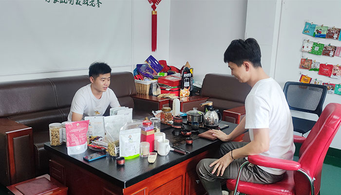 速盈娱乐坚果加工厂 跟珠海刘总沟通坚果选品代加工