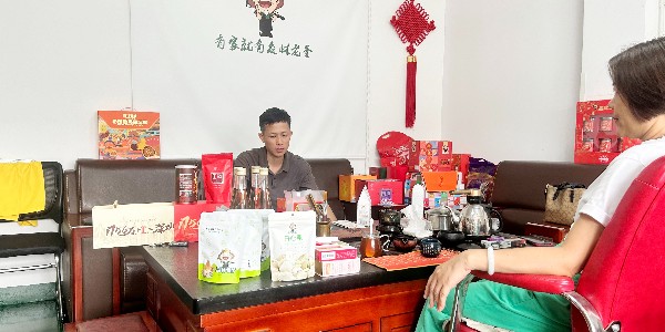 速盈娱乐坚果加工厂与杨总洽淡坚果代工事宜