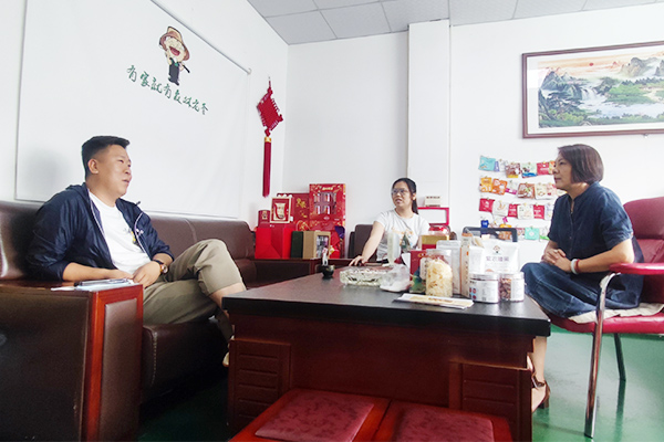 速盈娱乐坚果加工厂与董总洽淡坚果批发加盟