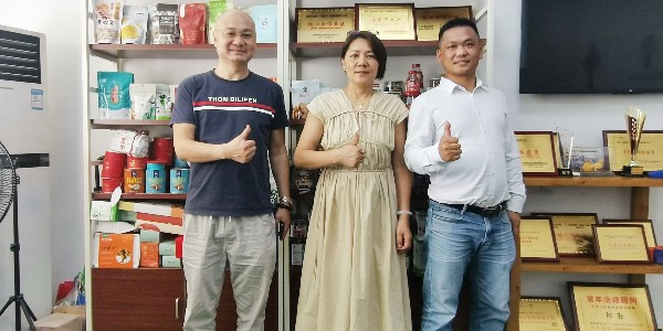 速盈娱乐坚果加工与吕总和罗总洽淡坚果品牌代理