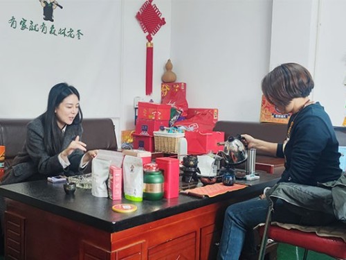 速盈娱乐坚果加工厂与珠海赵总洽淡坚果年货礼盒代工